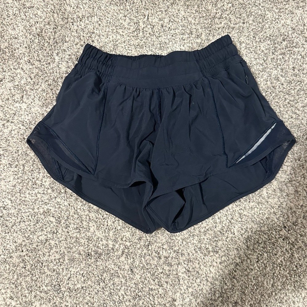 Lululemon Hotty Hot Low-Rise Lined Short 2.5”